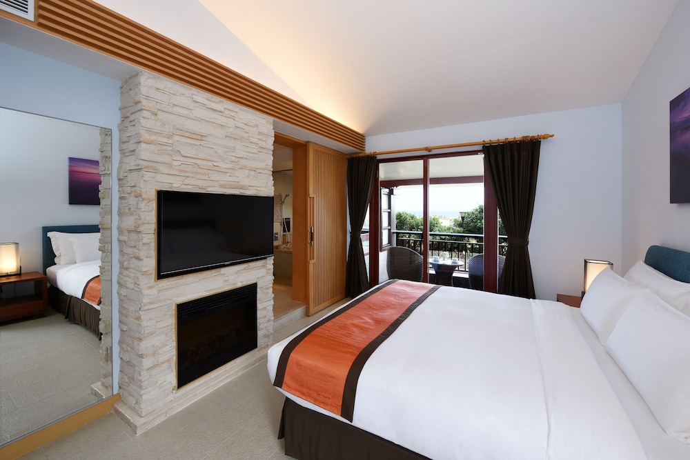 ELITE, QUEEN BED