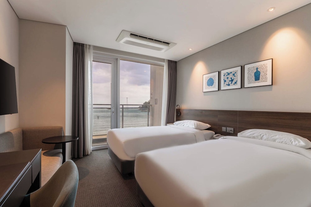 SUPERIOR, TWIN BEDS, OCEAN VIEW, TERRACE