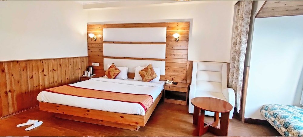 Whistling Pines Resort 12/50