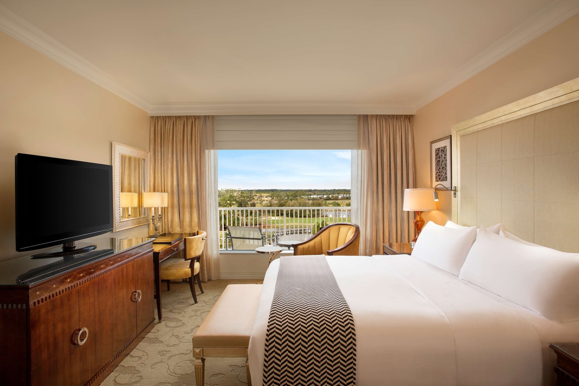 DELUXE, SUITE, KING BED, DISNEY VIEW, BALCONY