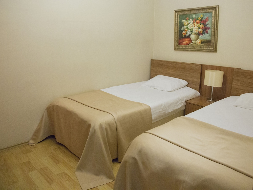 2 Bedrooms, Family Suite, Twin Beds, Murphy Bed, Queen Bed
