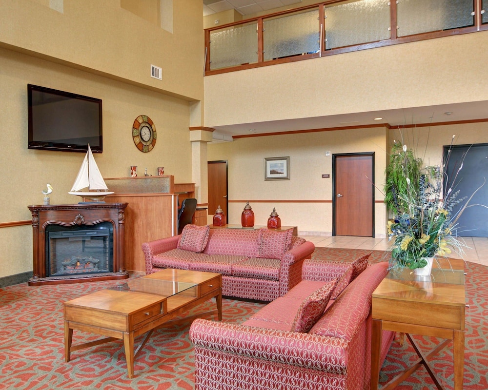 Quality Suites Near Cedar Creek Lake Mabank, TX 27/42