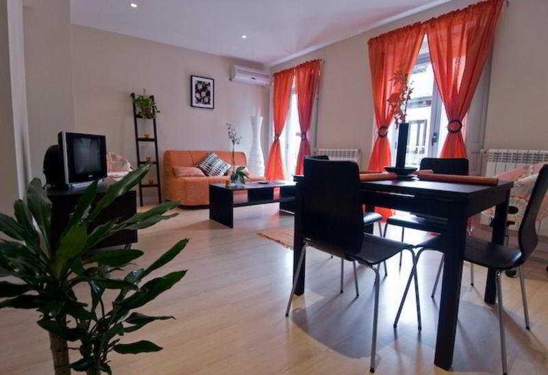 Apartamentos Fuencarral 50 68/100
