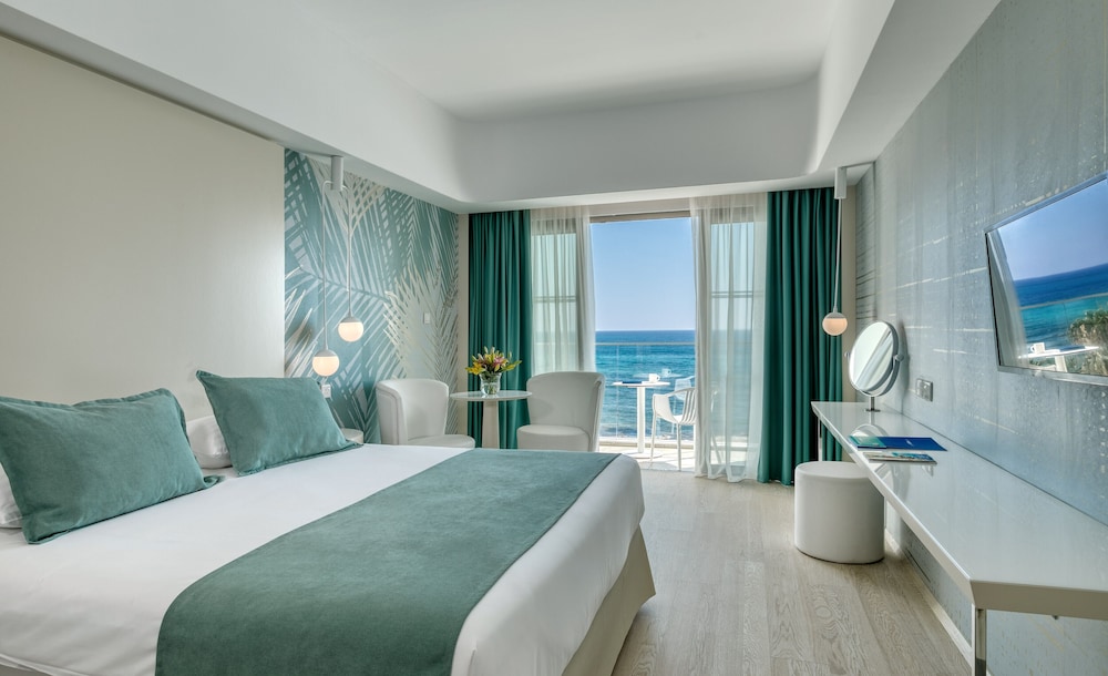 Deluxe Sea View Room