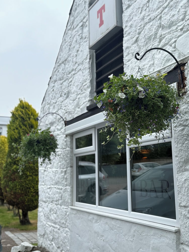 Lochnell Arms Hotel 2/35
