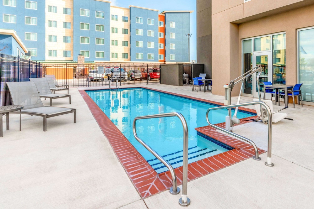 La Quinta Inn & Suites by Wyndham Oklahoma City Airport 27/50