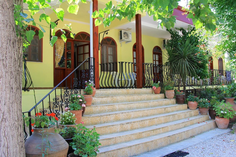 Yakamoz Hotel 4/44