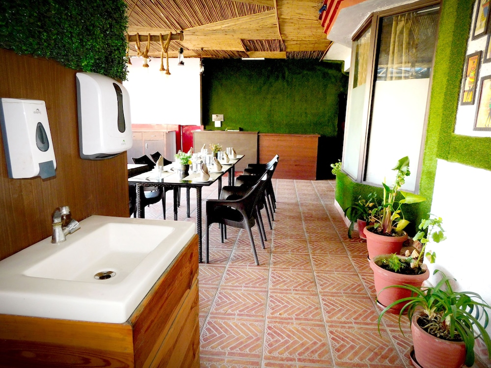 Oyo 12944 Hotel Crystal Palace 22/22