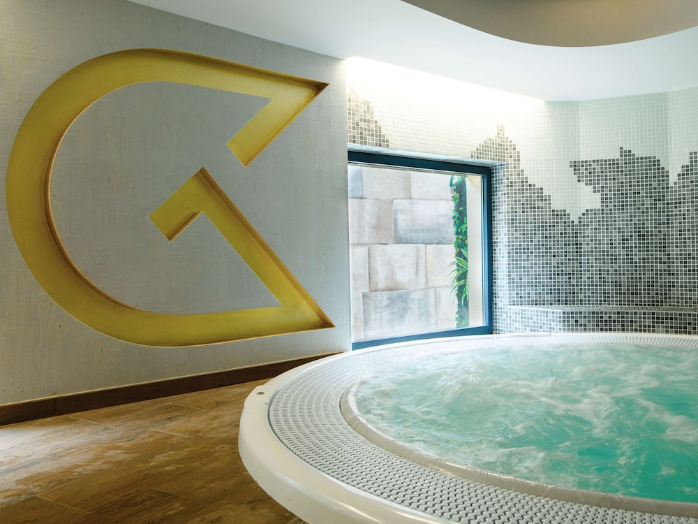 swimming pool spa