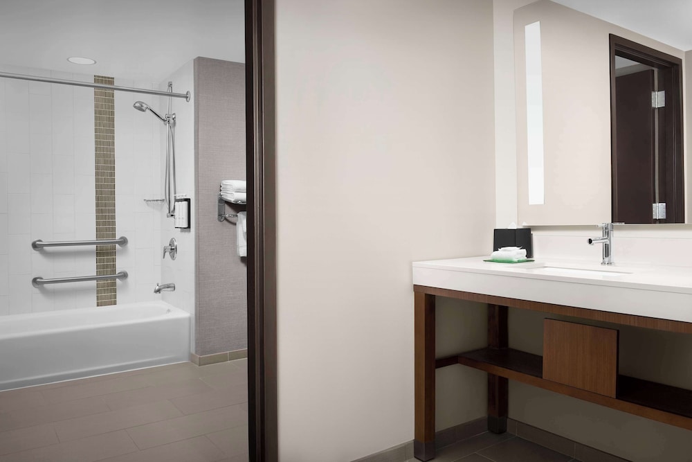 Hyatt Place Boulder Pearl Street 60/60