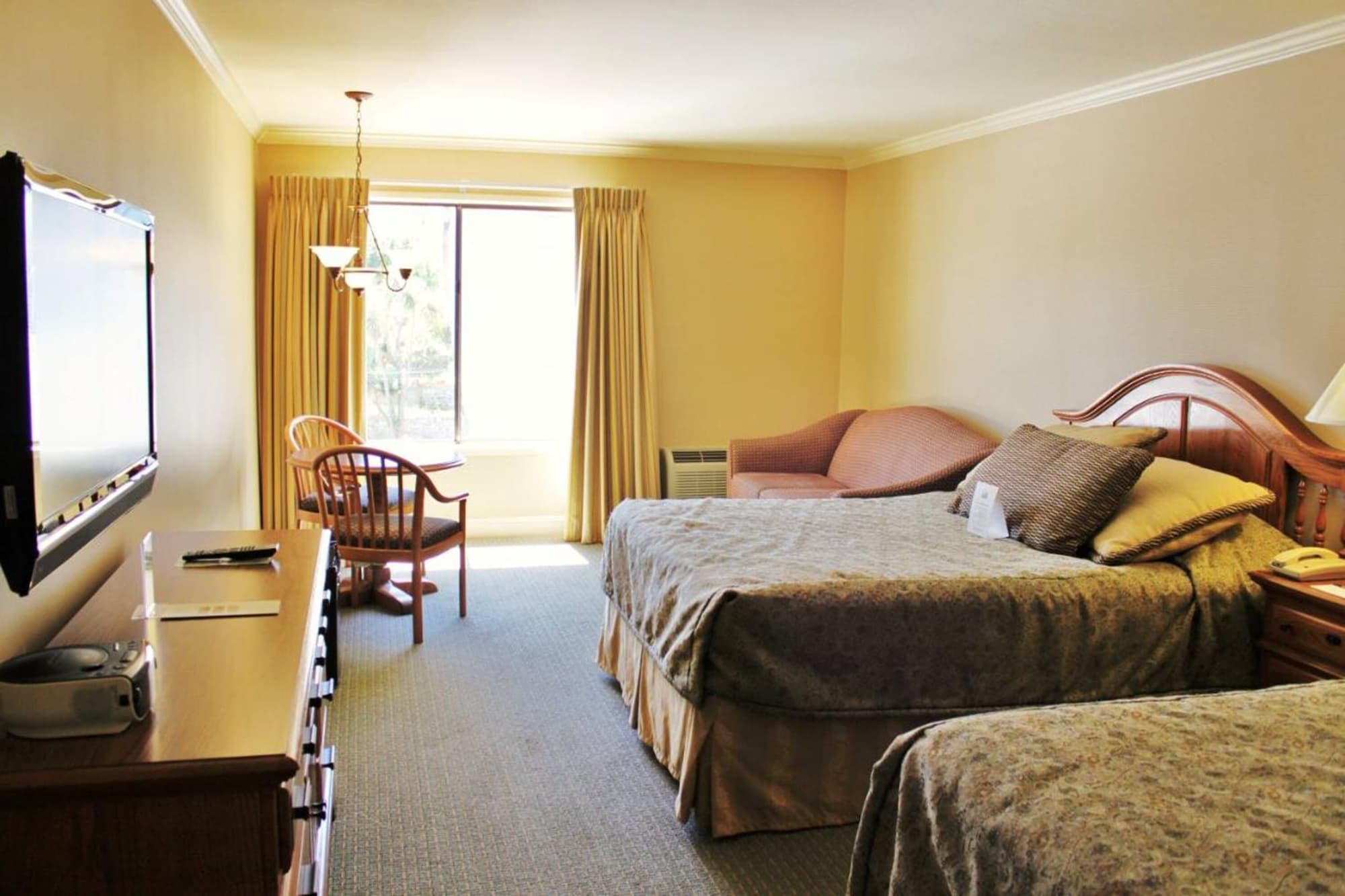 STANDARD, 2 DOUBLE BEDS