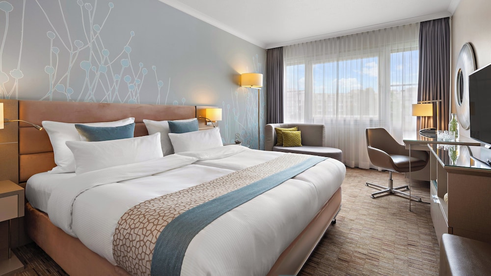 Standard, King Bed, Middle Floor