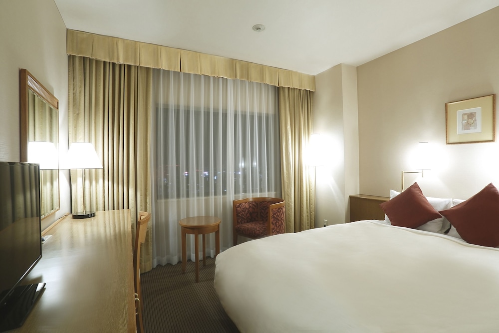 Moderate, Queen Bed