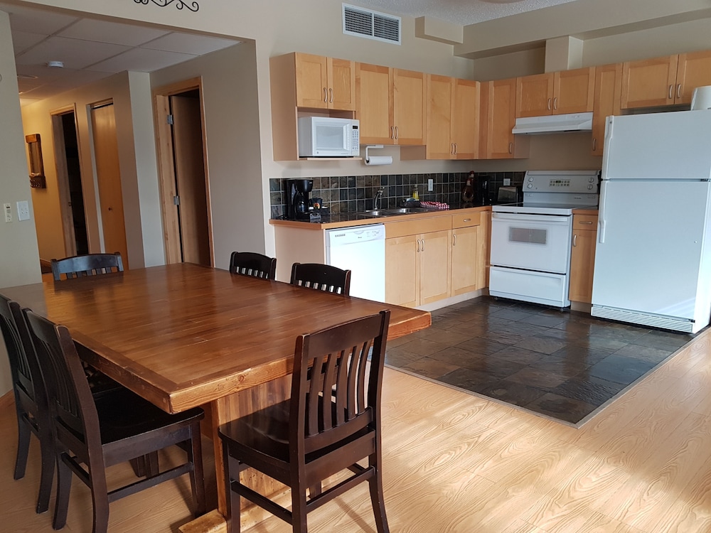 Sunset Resorts Canmore 34/50