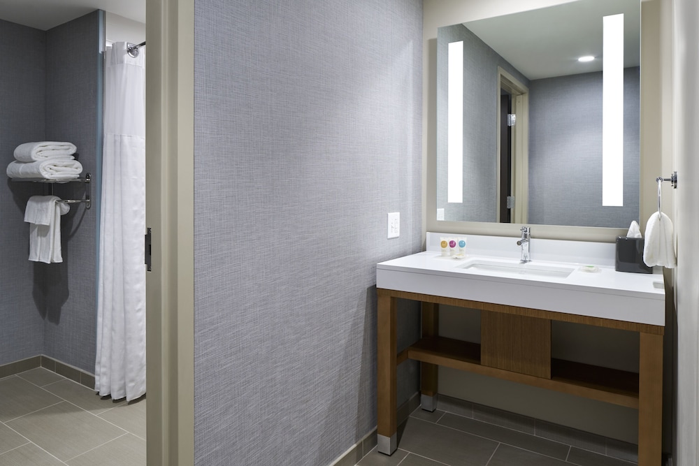 Hyatt Place Wilmington Riverfront 22/66