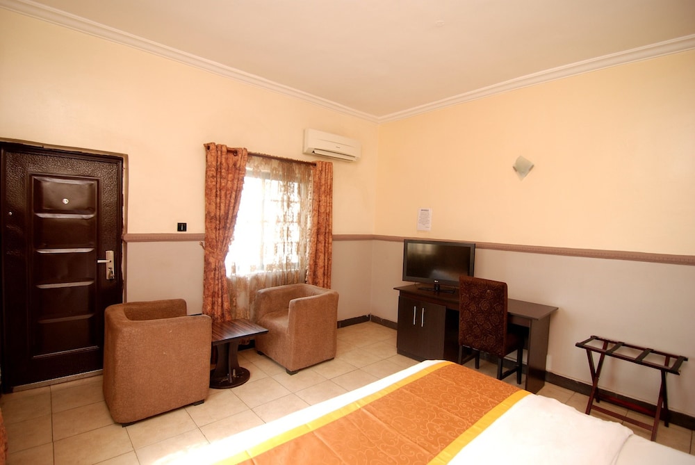 Trafford Hotel 28/50