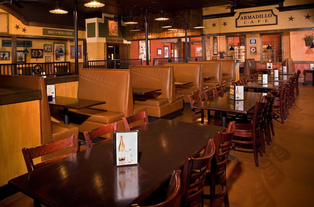 DoubleTree by Hilton Rocky Mount Hotel 33/44