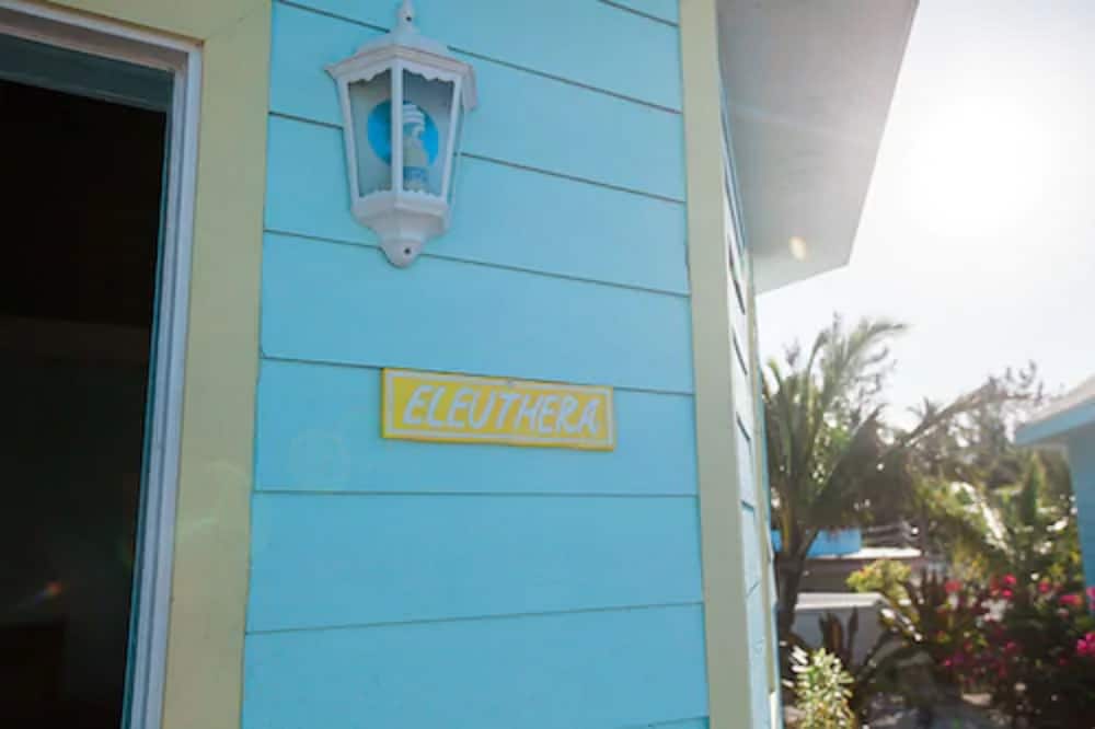 Paradise Bay 4/50