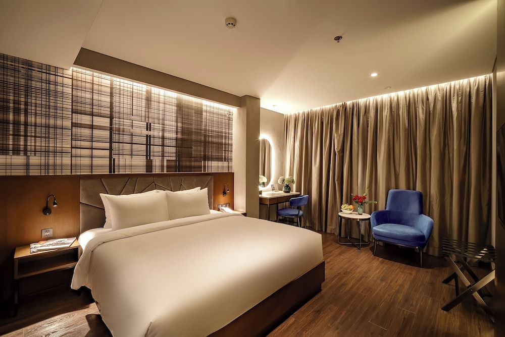 Nhat Ha Lavish Hotel 10/40