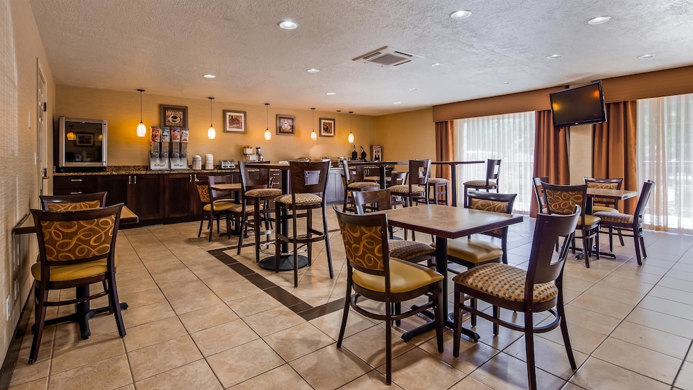 Best Western Plus Grand Manor Inn 30/43