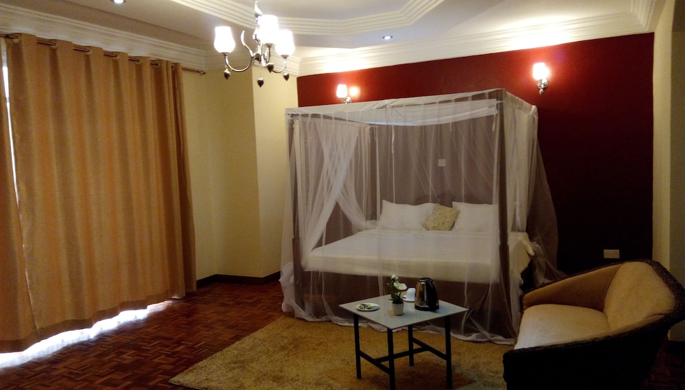 Karen Crescent Hotel 14/19