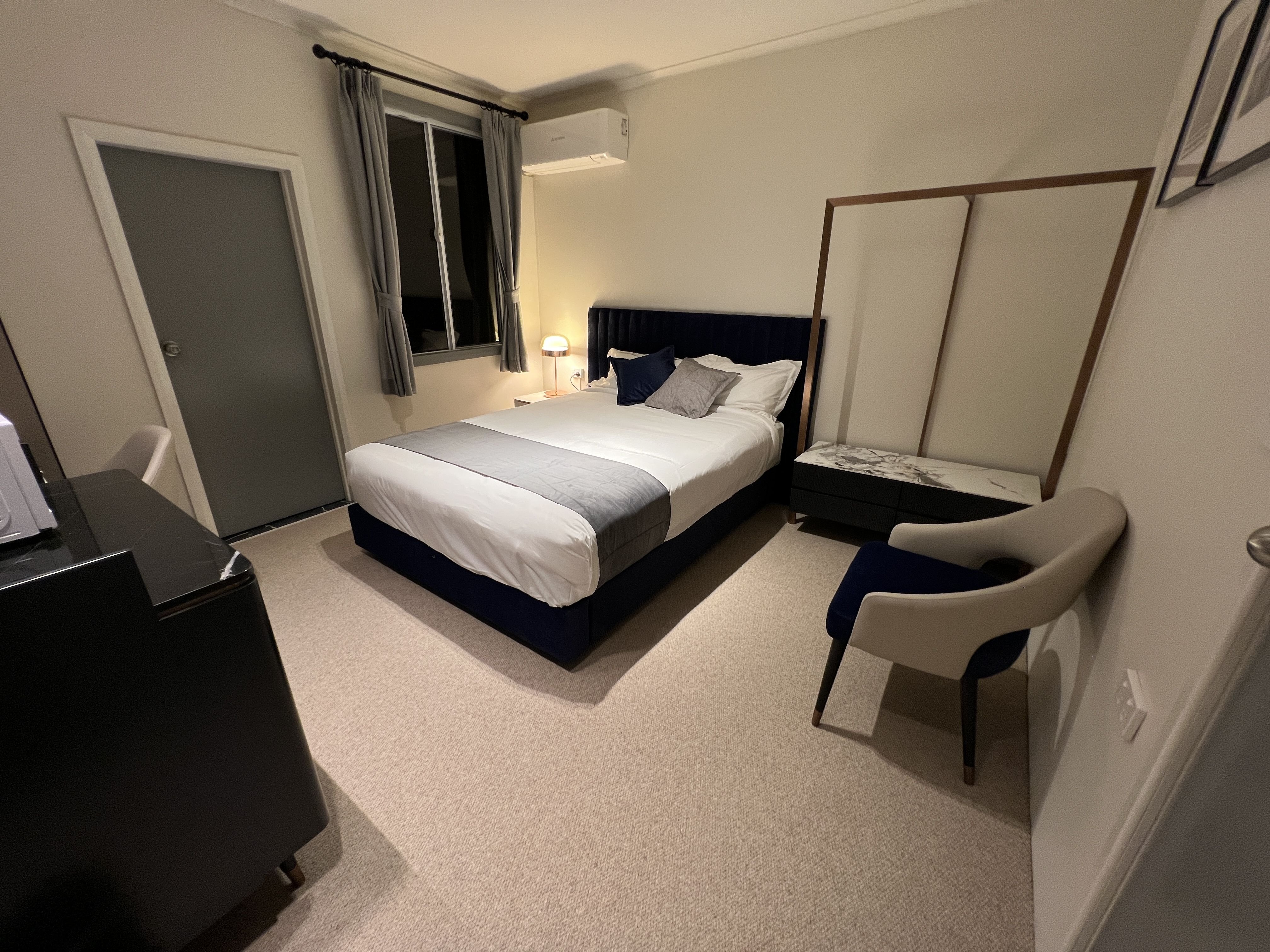 Deluxe, Queen Bed