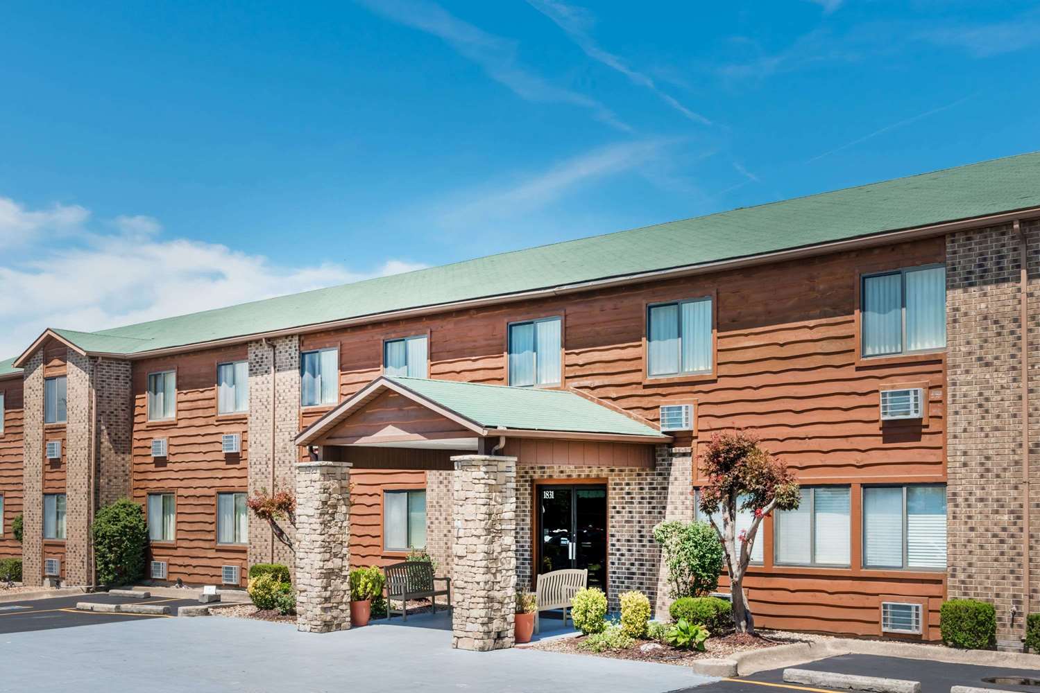 Super 8 by Wyndham Lebanon in LEBANON - MO