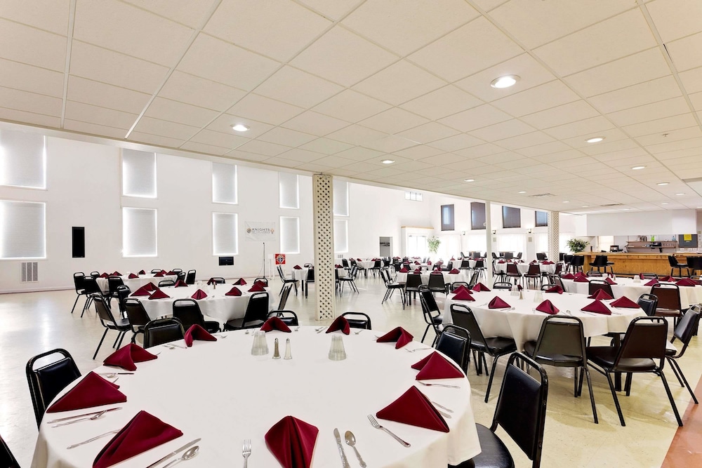 Ramada by Wyndham Richland Center 36/52