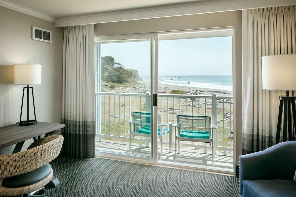 Beachfront Inn 17/39