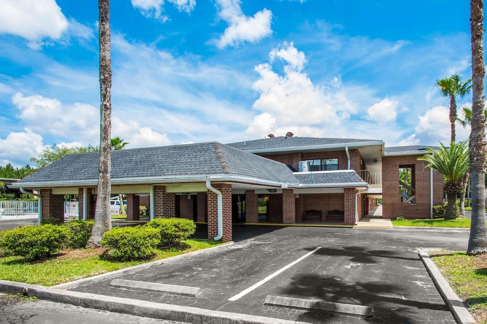 SureStay by Best Western Jacksonville Airport 43/54