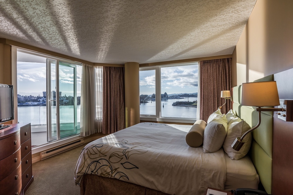 Victoria Regent Waterfront Hotel & Suites 66/86