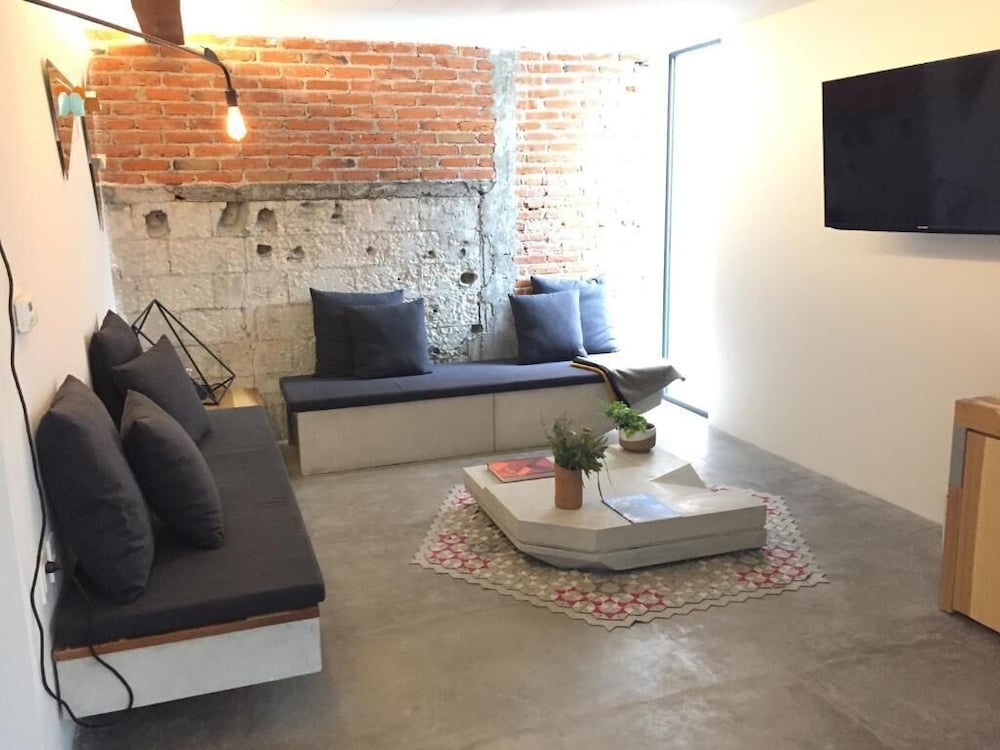 Carlota Hotel 32/50