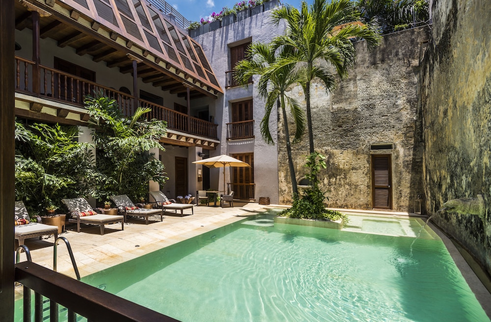 Ananda Hotel Boutique 7/70