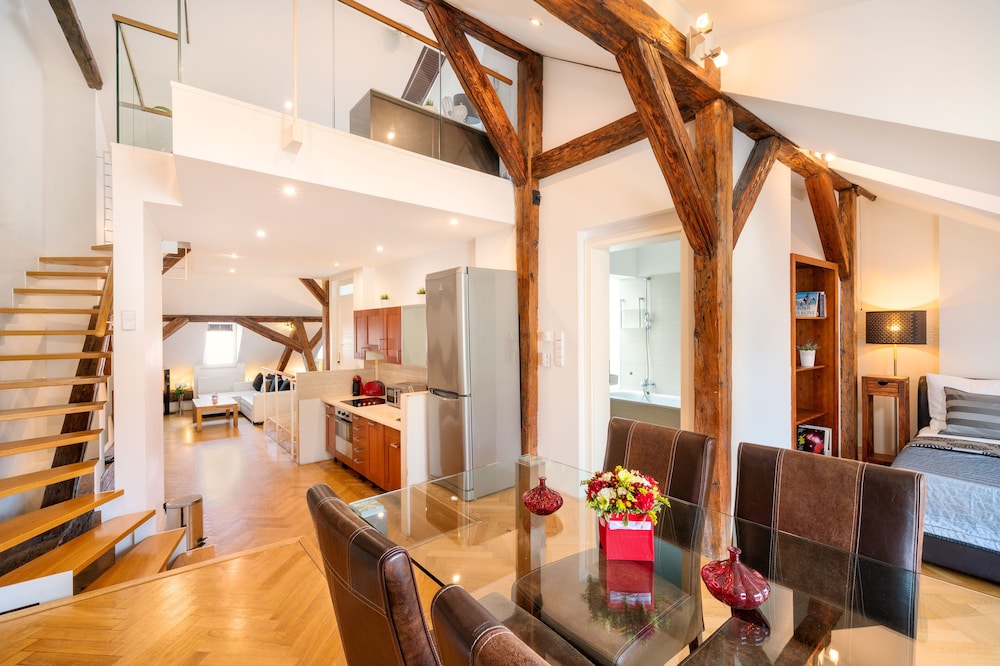 Old Town Square Premium Apartments 21/32