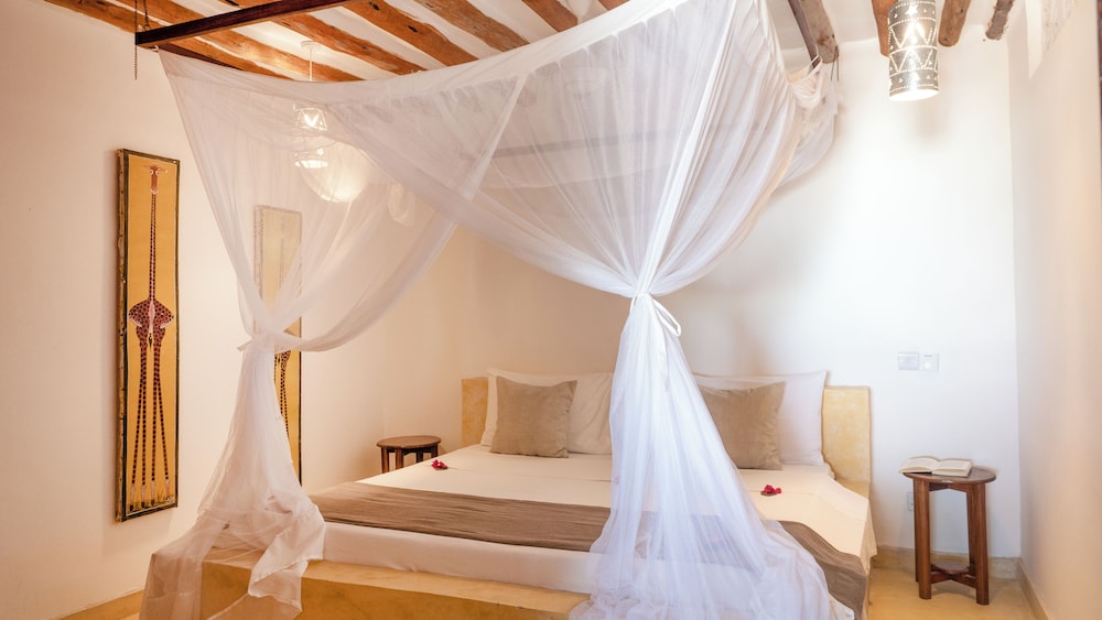 Raha Lodge 4/42