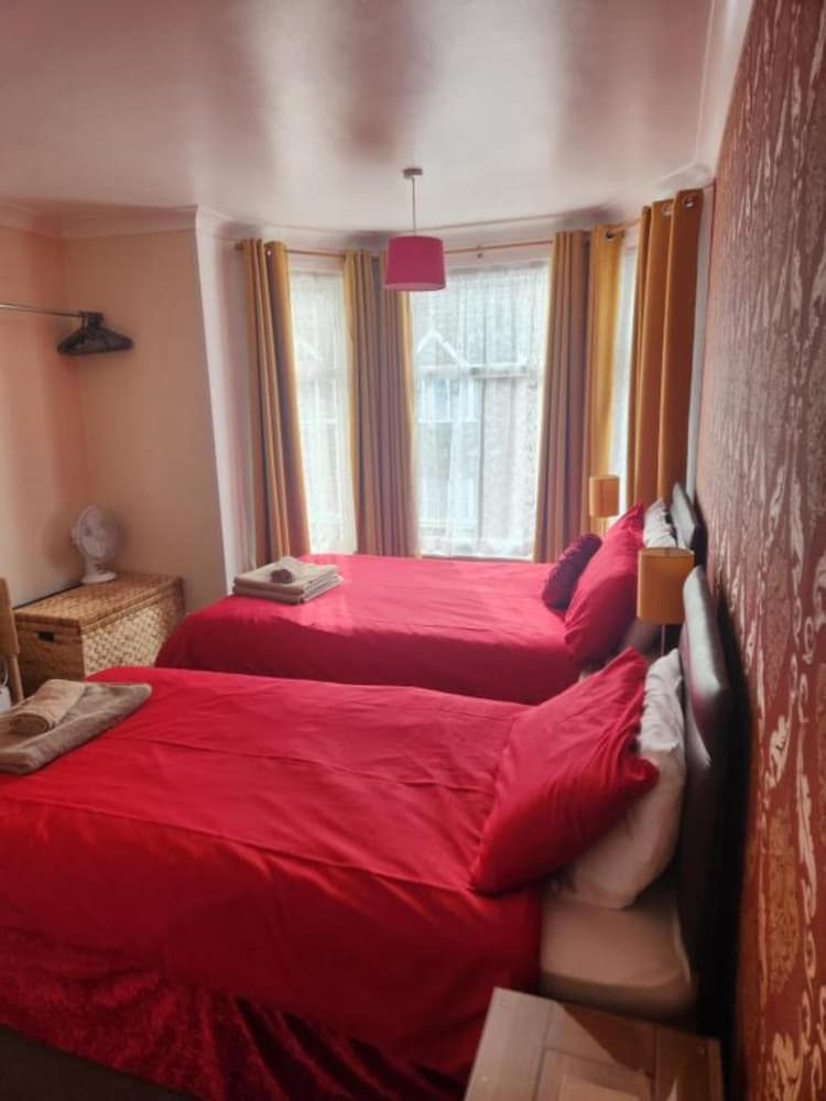 OYO Twins Palms Guest House 19/59