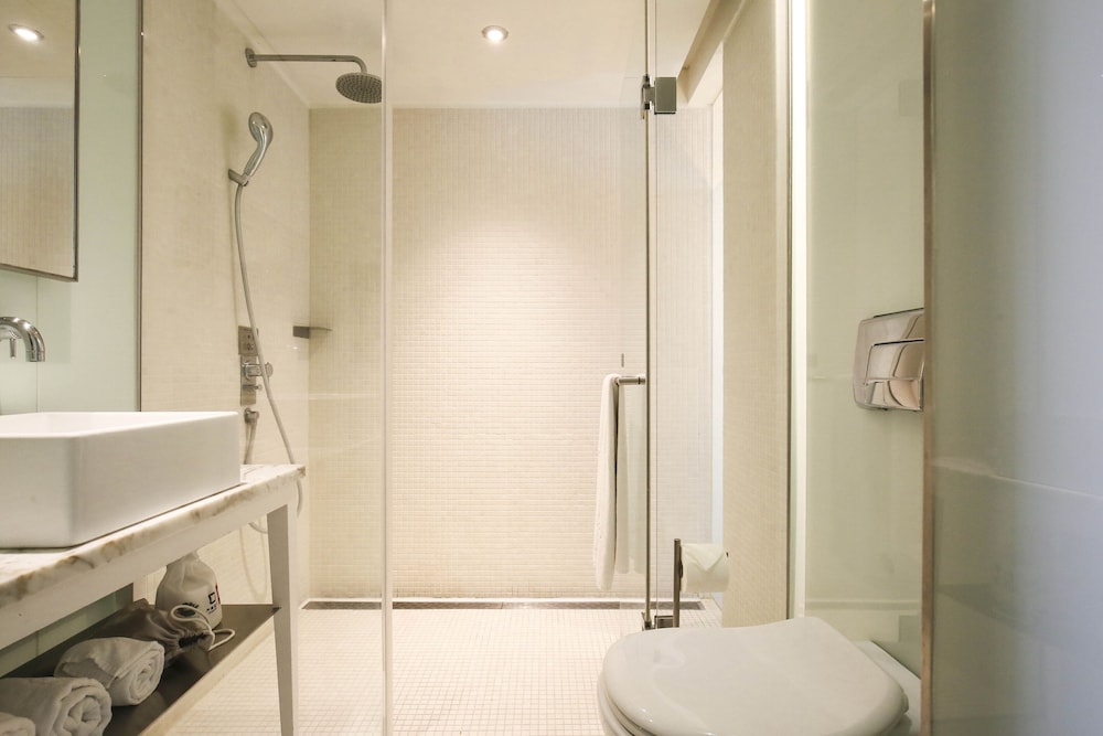 Ambience Hotel 55/58