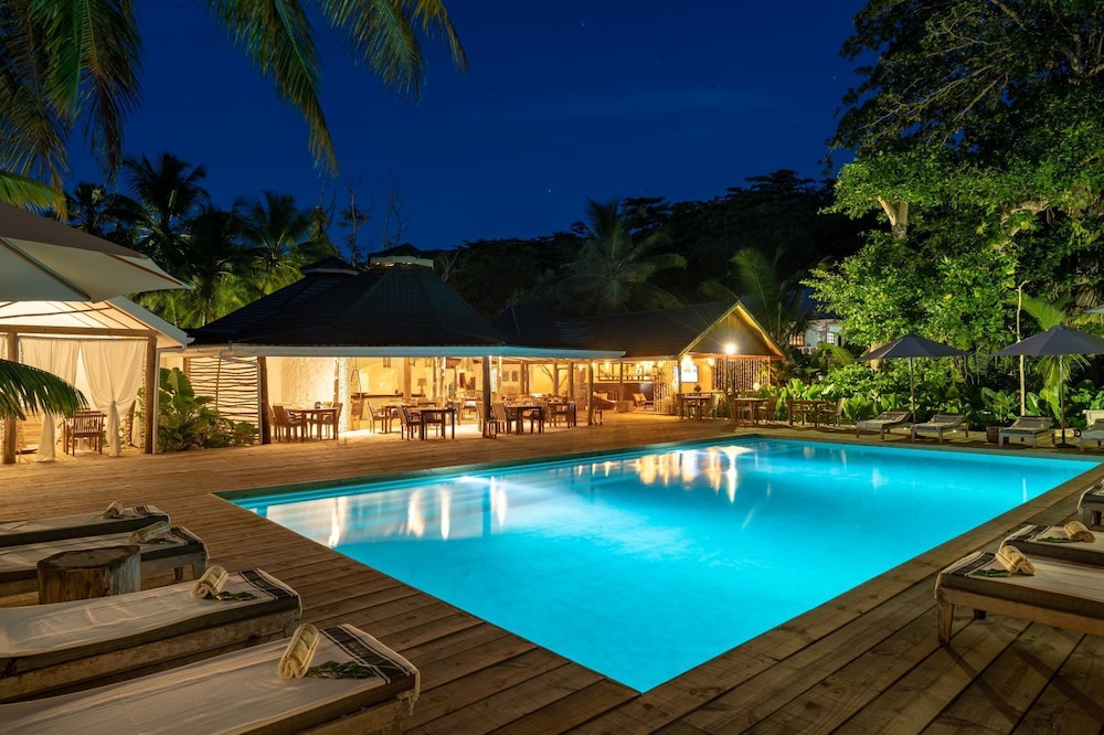 Bliss Praslin Seychelles 64/68