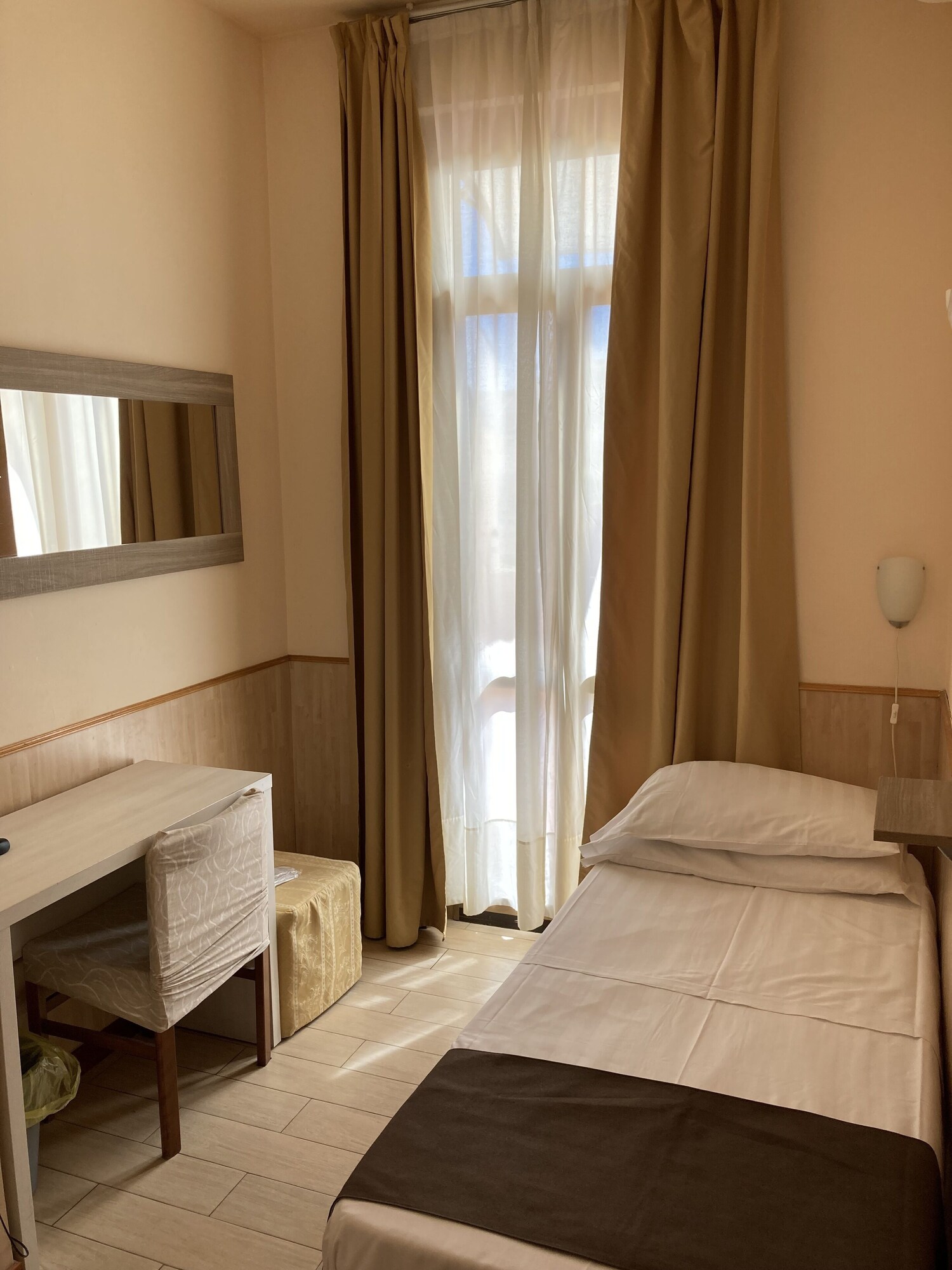 ROOM, SINGLE, SINGLE BED
