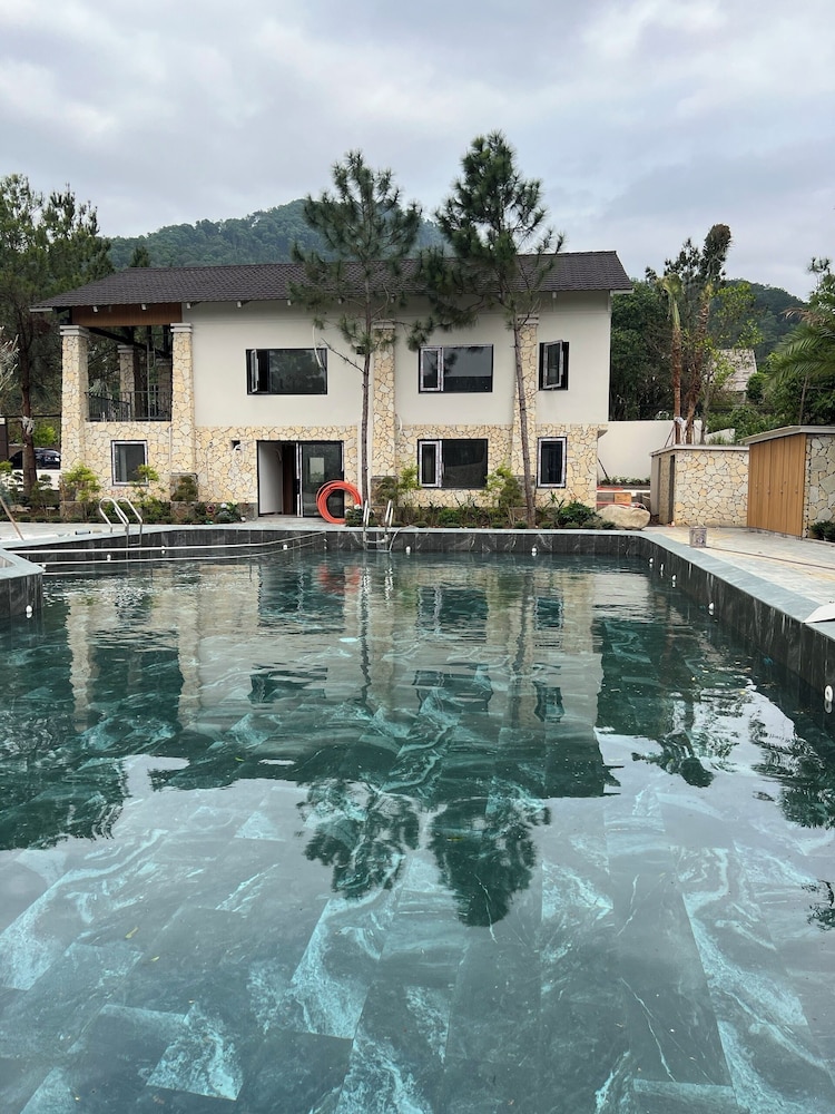 Rivana Retreat 7/46