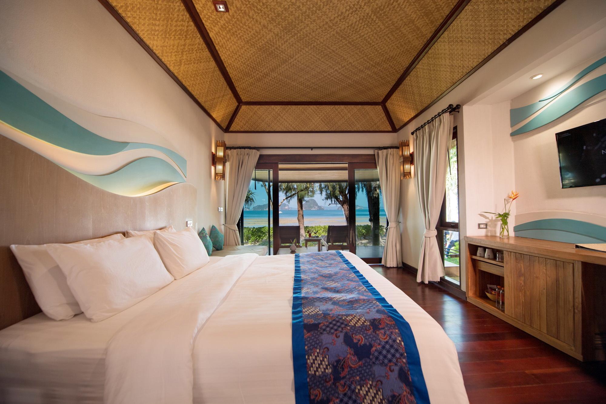 Deluxe, Beach Front