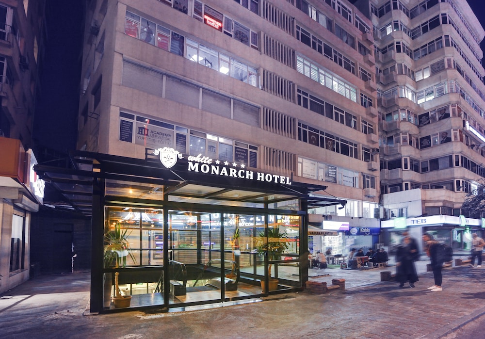 White Monarch Hotel 68/70