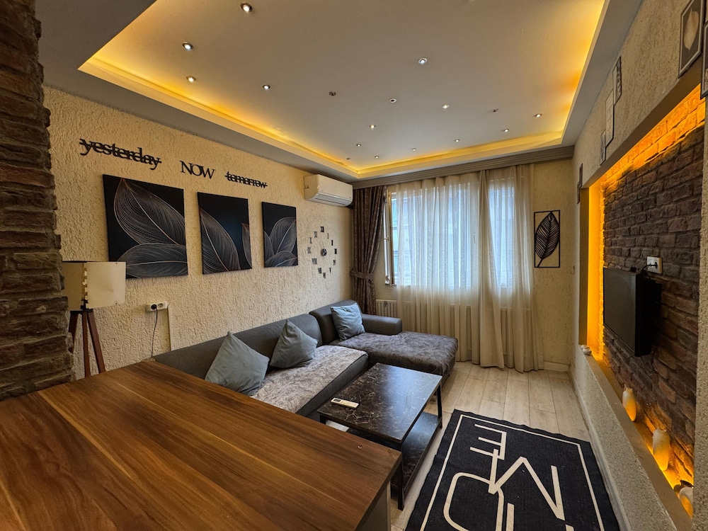 Nova Park Hotel and Suite 10/50
