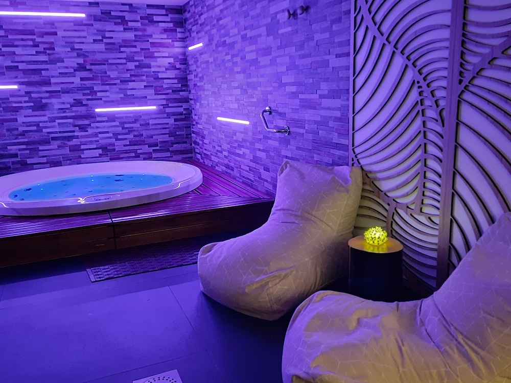 Kyriad Prestige Amiens Poulainville Hotel and SPA 22/40