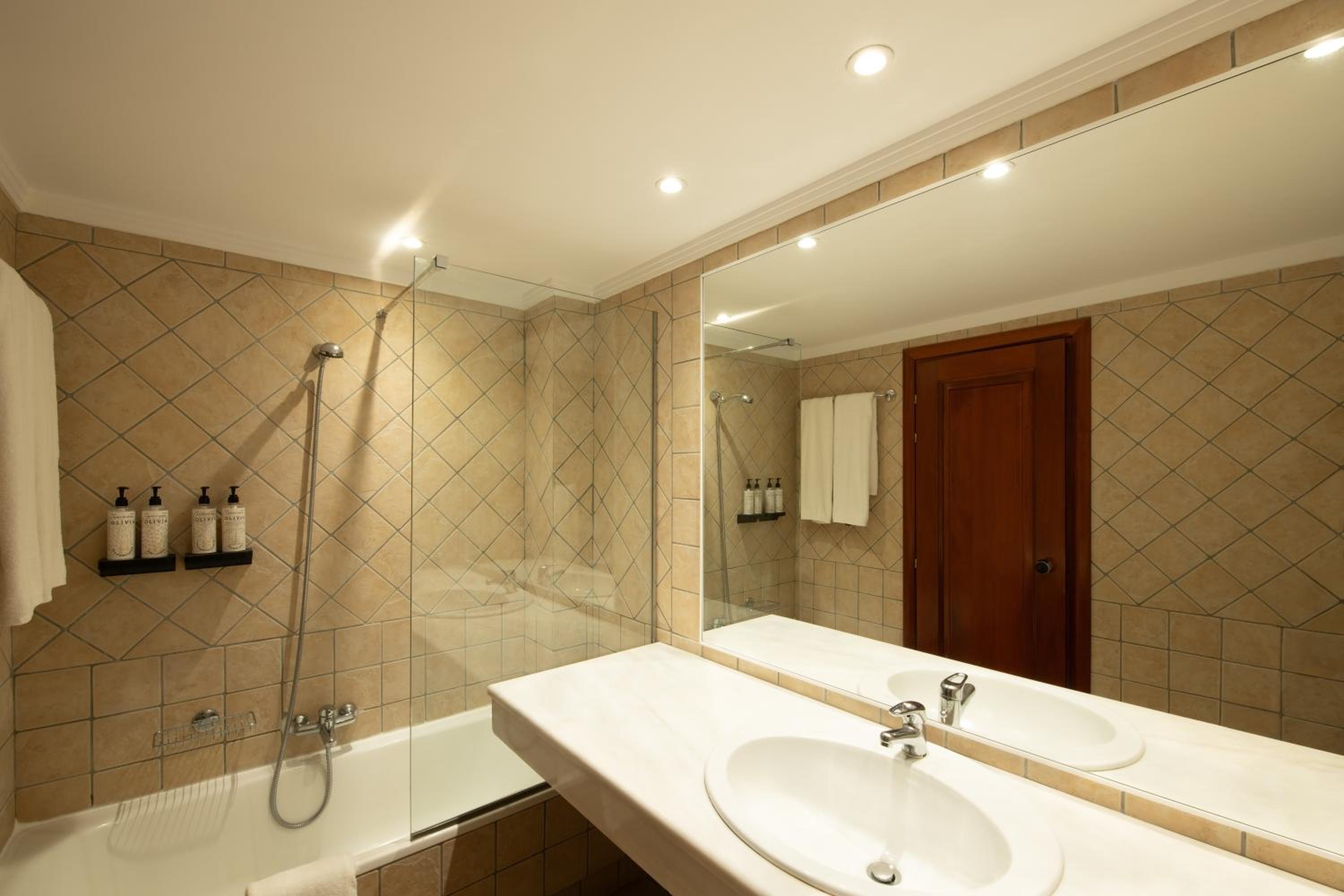Room, 3 Beds, Lateral Side Sea View