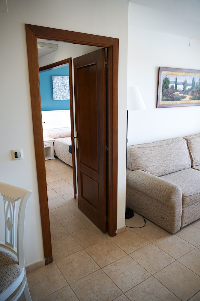 Ohtels Cabogata 36/50