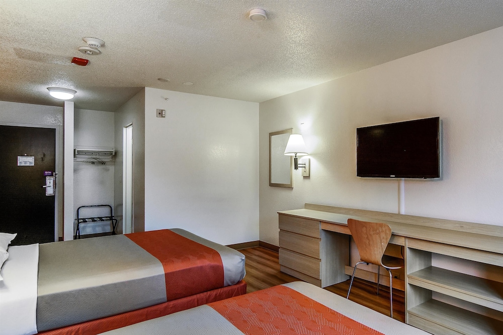 Motel6 Framingham, MA - Boston West 27/58