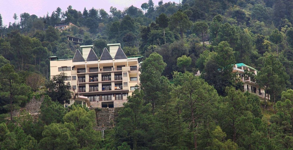 Flag House Resort 5/50