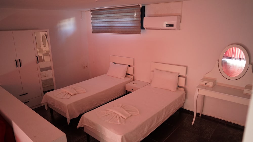 Karyada Hotel 16/50
