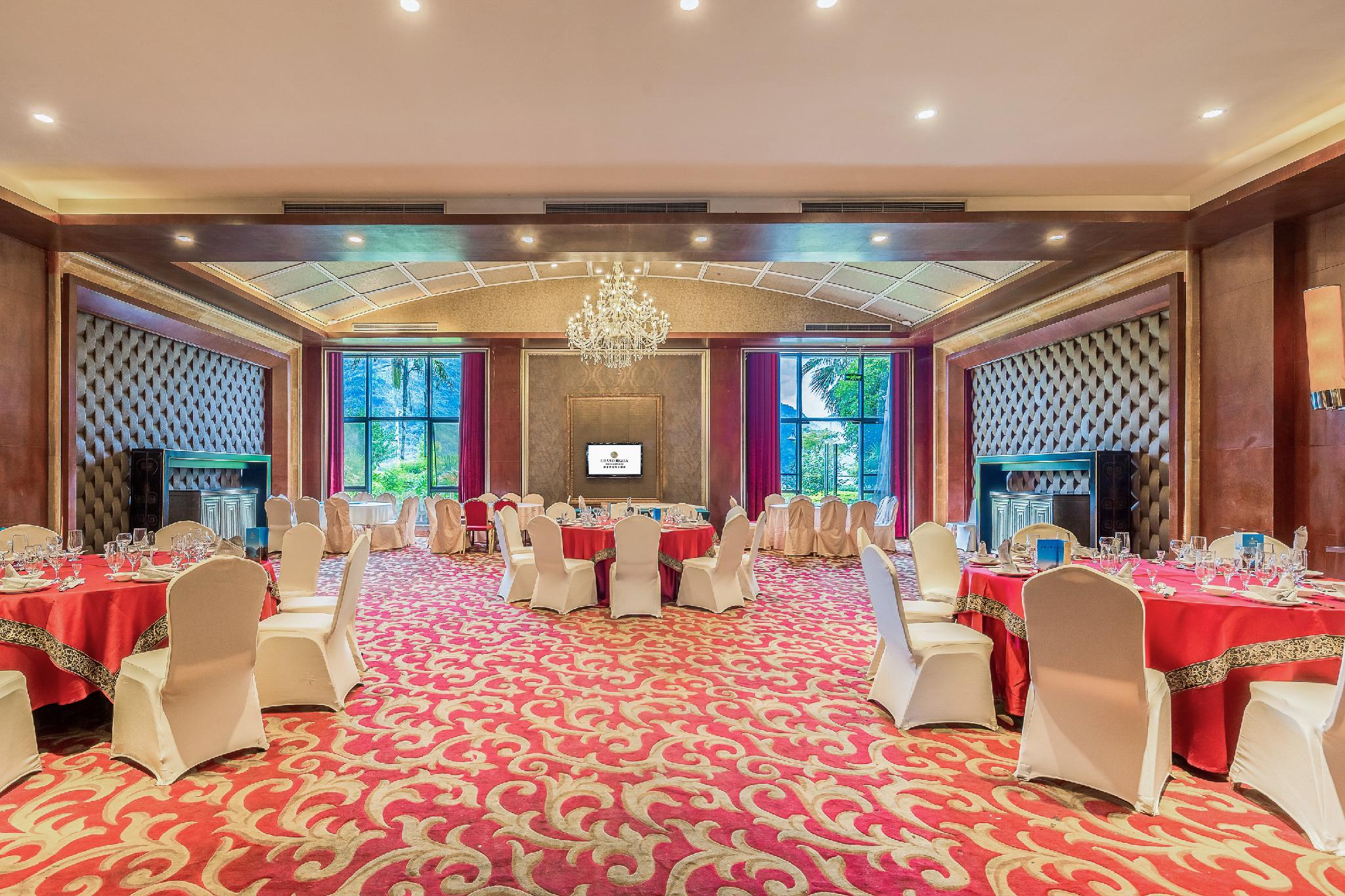 River & Holiday Grand Rezen Hotel YunYang 50/56